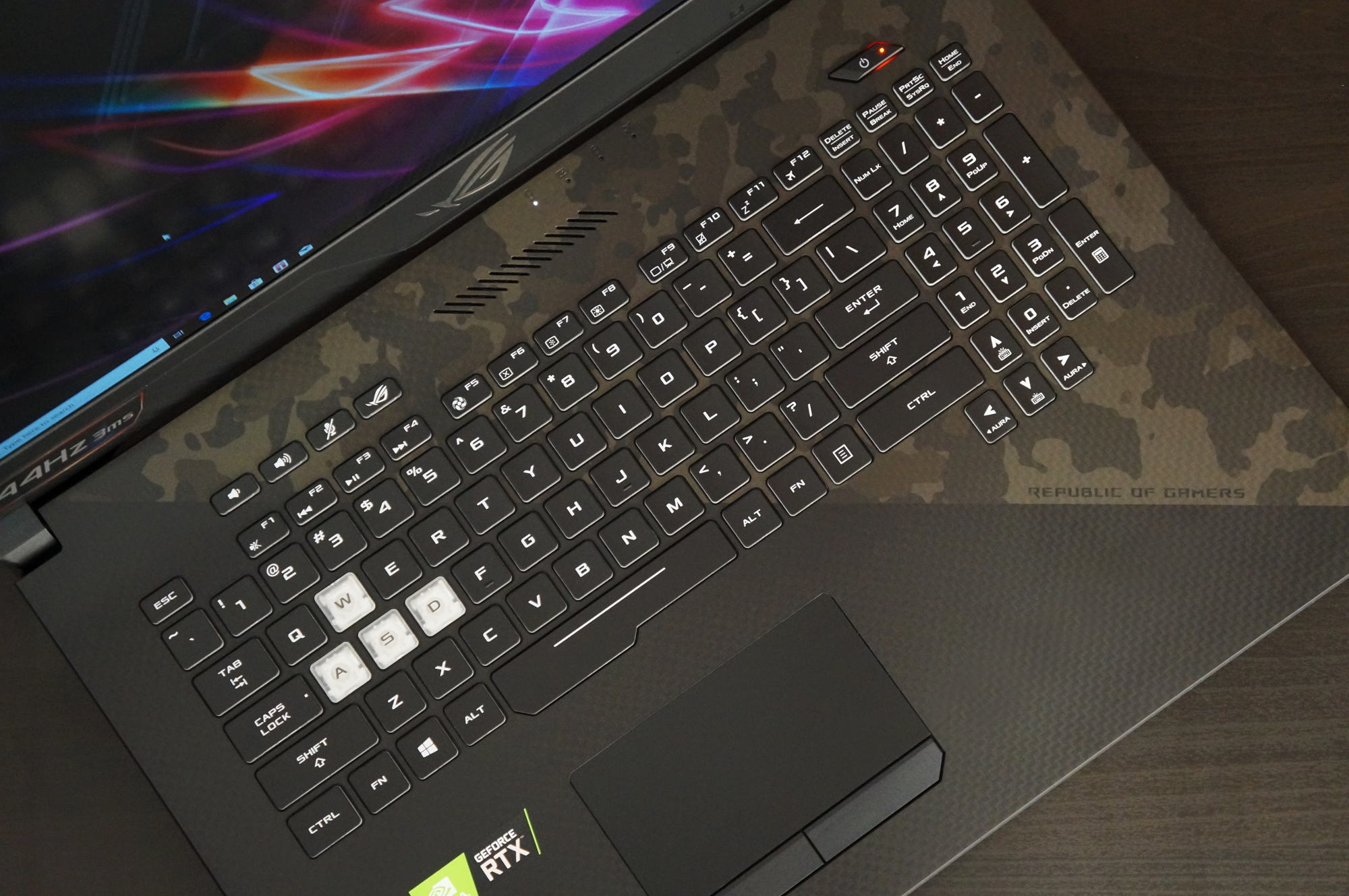 gl7048